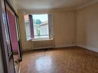 Dunières 43220 idéalement situé en plein centre du village proche des commodités Immeuble élevé sur caves sur trois niveaux plus combles aménageables à rénover en totalité environ 202m² habitables — photo 3