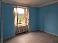 Dunières 43220 idéalement situé en plein centre du village proche des commodités Immeuble élevé sur caves sur trois niveaux plus combles aménageables à rénover en totalité environ 202m² habitables — photo 4