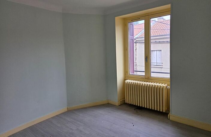 Dunières 43220 idéalement situé en plein centre du village proche des commodités Immeuble élevé sur caves sur trois niveaux plus combles aménageables à rénover en totalité environ 202m² habitables — photo 5
