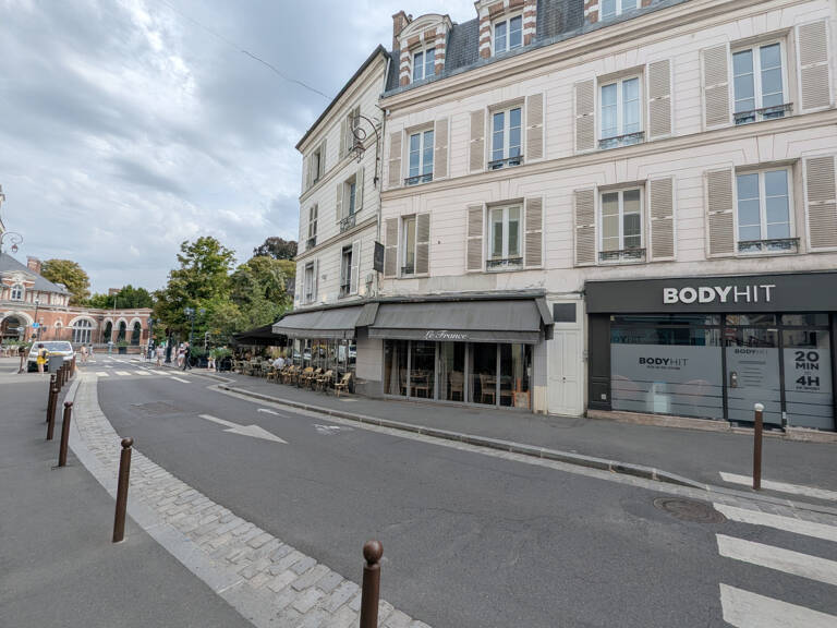 FONTAINEBLEAU   Hypercentre, à deux pas des jardins du Châte — photo 1