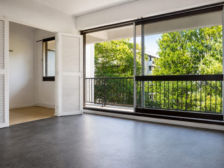 MERIGNAC CENTRE - T2 (540m2) avec Balcon - Cave et Parking p — photo 1