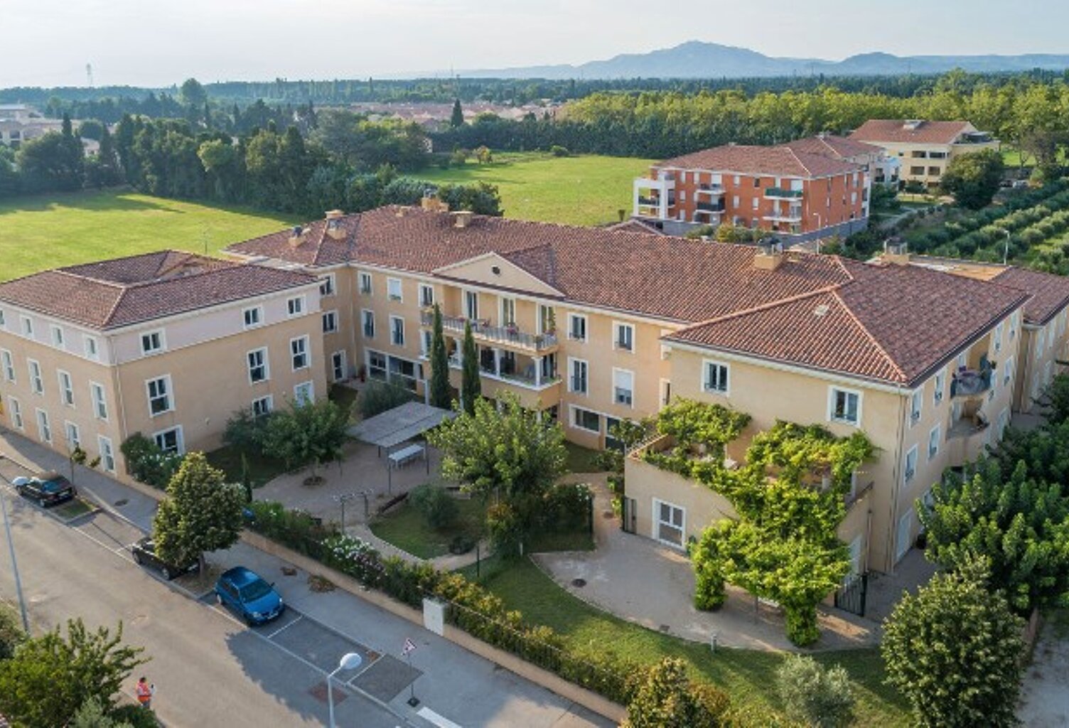 INVESTISSEMENT LMNP - SALON-DE-PROVENCE — photo 1