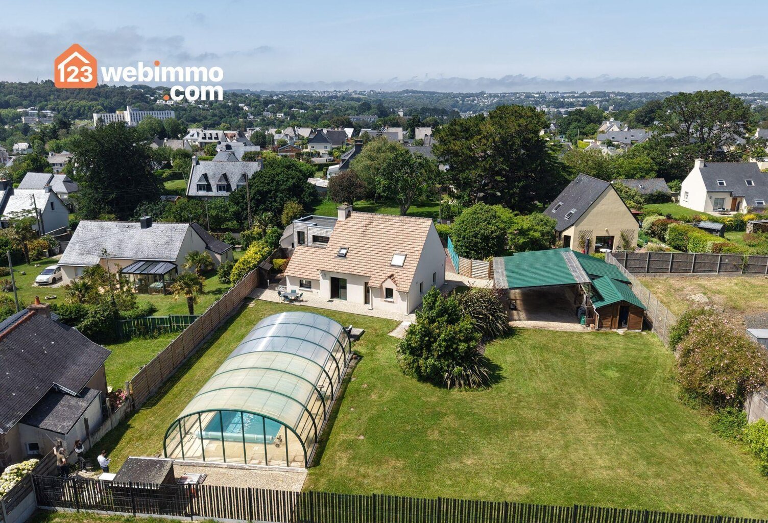 Maison - 167m² - Ploubezre — photo 1