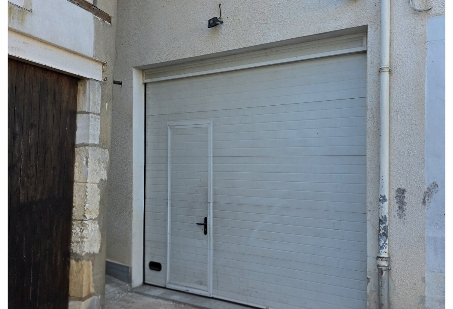 Vente Garage 72 m&sup2; — photo 1