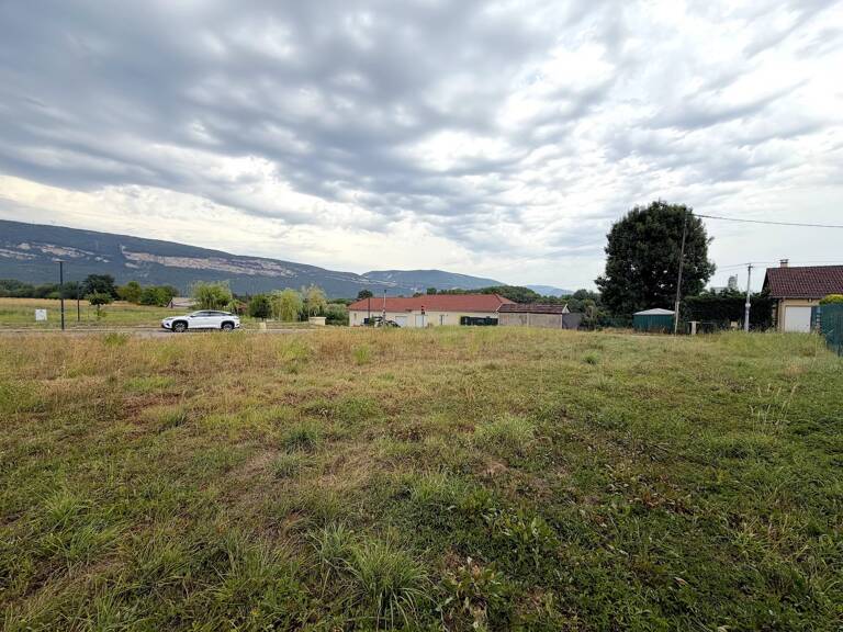 Terrain 650 m² - MONTALIEU-VERCIEU centre — photo 1