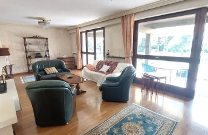 Vente Maison/villa 8 pièces — photo 2