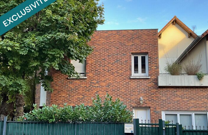 LE PECQ CANADA, JOLIE MAISON DE VILLE AVEC JARDIN PROCHE DES COMMODITÉS — photo 2