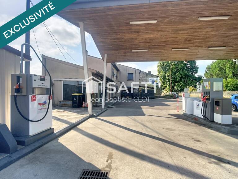 Station service , murs et habitation de 237 m² — photo 1