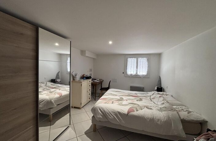 Située à Saint-Sulpice-de-Royan (17200), cette maison se démarque par son emplacement idéal, — photo 5