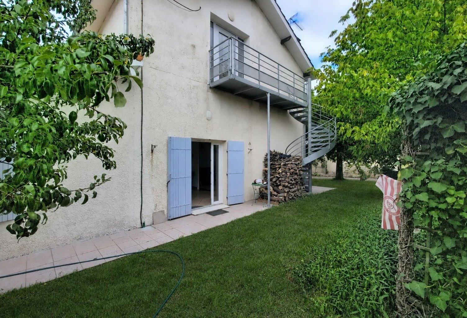 Appartement avec jardin et parkings — photo 1