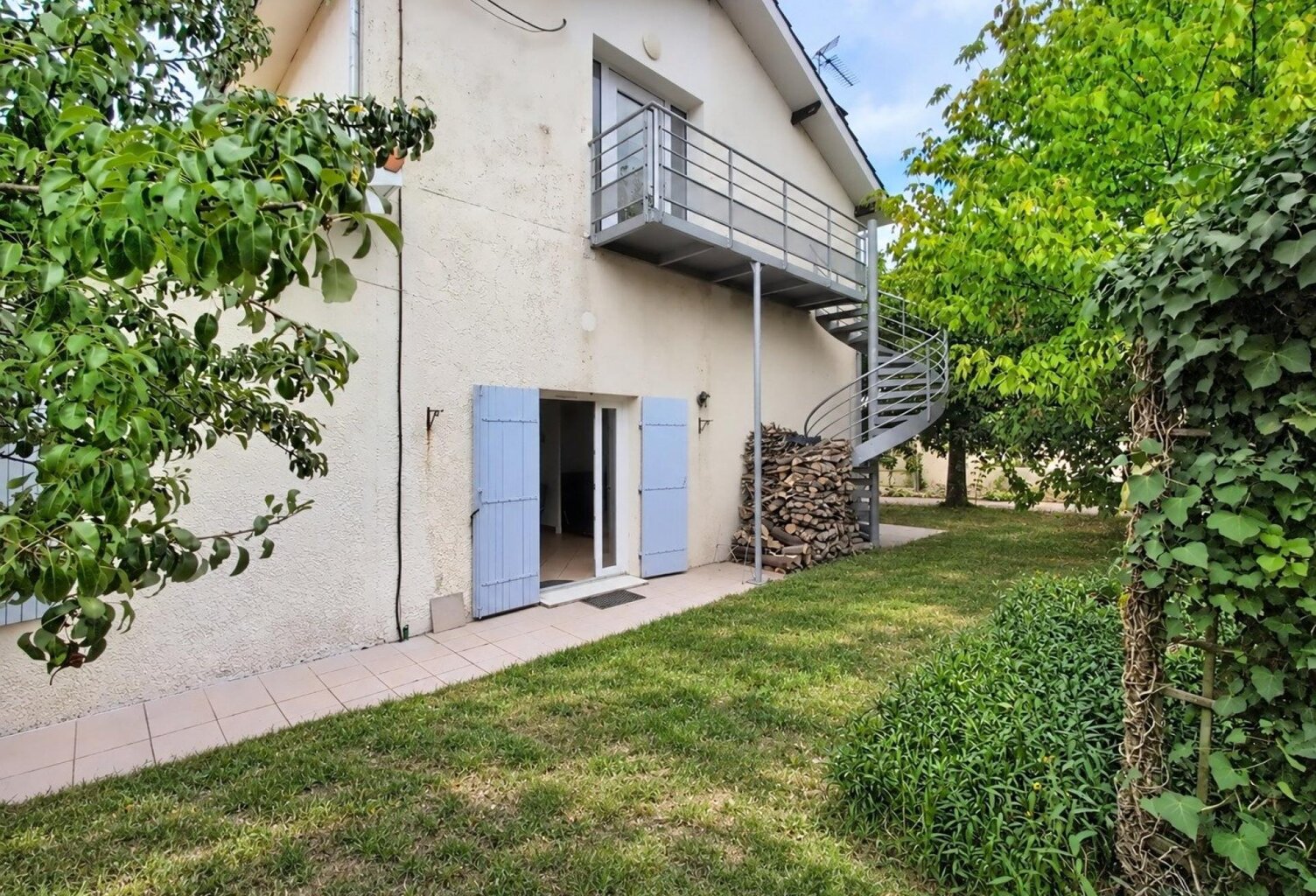 Appartement avec jardin et parkings — photo 1