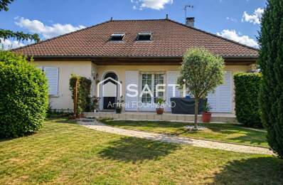 Maison familiale avec dépendance, préau et jardin. — photo du bien