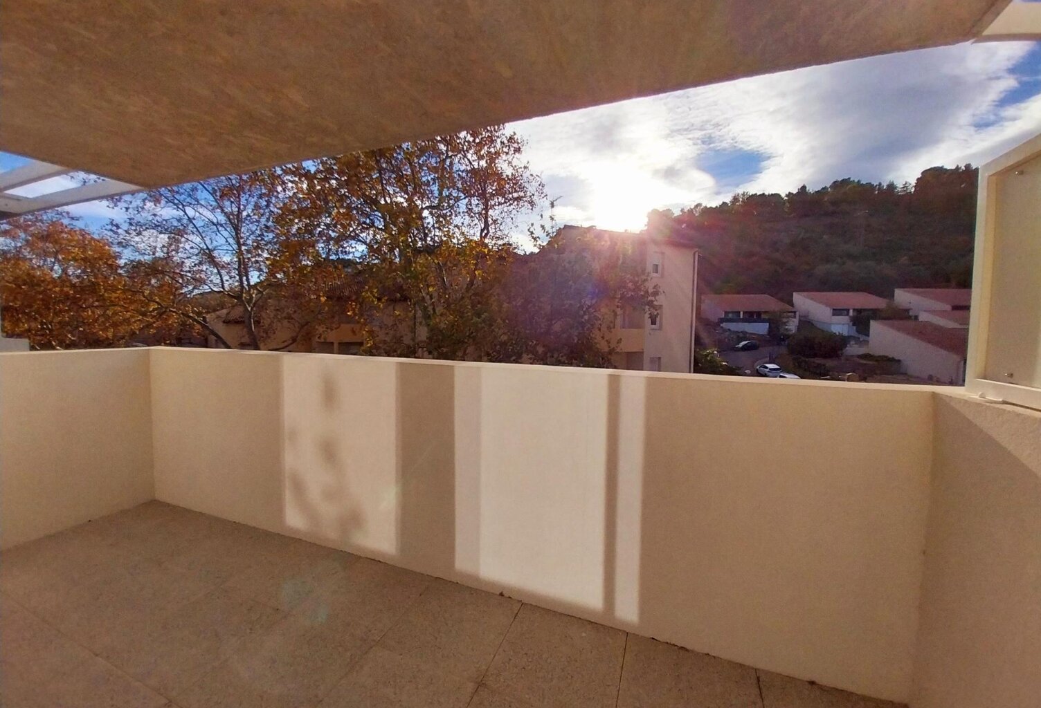 Appartement F2  neuf, terrasse et parkings — photo 1