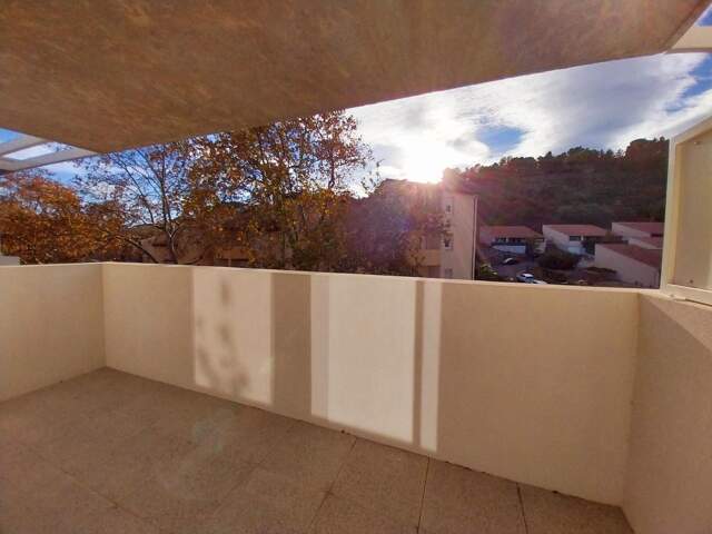 Appartement F2  neuf, terrasse et parkings — photo du bien