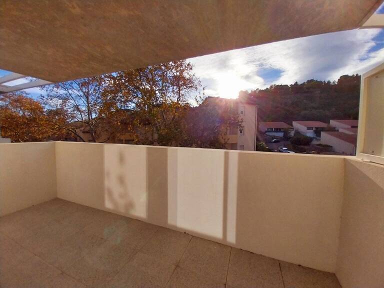 Appartement F2  neuf, terrasse et parkings — photo 1