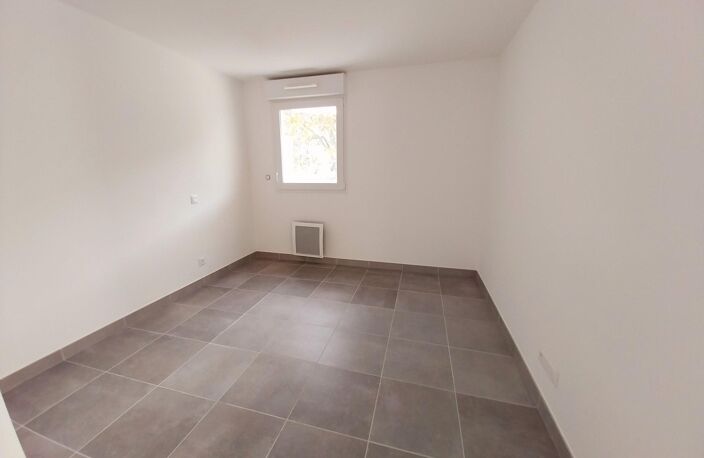 Appartement F2  neuf, terrasse et parkings — photo 3