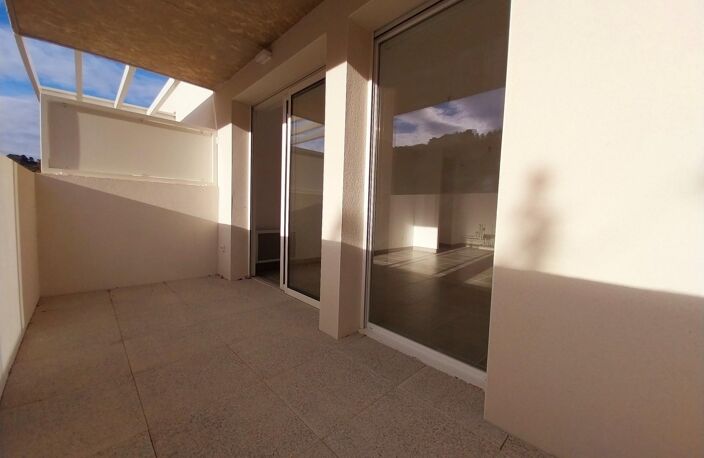Appartement F2  neuf, terrasse et parkings — photo 5
