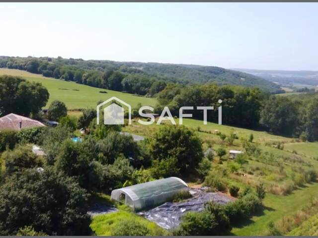 Maison T3 de 93m² et grange attenante d'une surface environ de 155m2, comprenant notamment une cuisine ouverte sur une salle à manger, une salle d'eau, une grande pièce, deux chambres, dortoirs de 10 couchages, un WC indépendant. — photo du bien