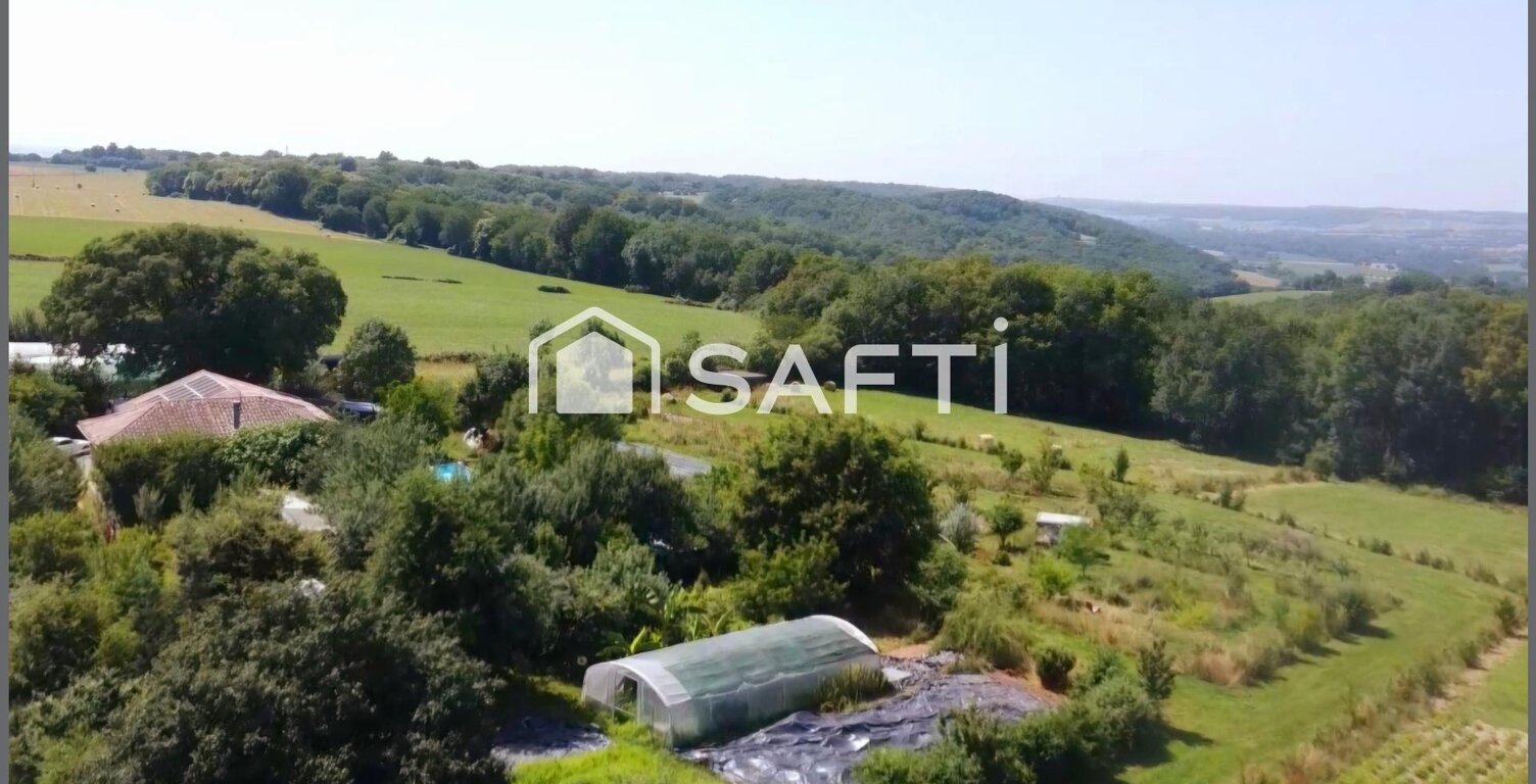 Maison T3 de 93m² et grange attenante d'une surface environ de 155m2, comprenant notamment une cuisine ouverte sur une salle à manger, une salle d'eau, une grande pièce, deux chambres, dortoirs de 10 couchages, un WC indépendant. — photo 1