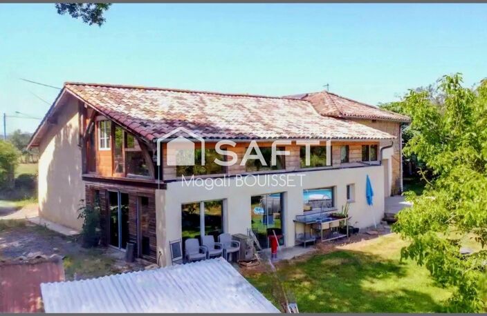 Maison T3 de 93m² et grange attenante d'une surface environ de 155m2, comprenant notamment une cuisine ouverte sur une salle à manger, une salle d'eau, une grande pièce, deux chambres, dortoirs de 10 couchages, un WC indépendant. — photo 3