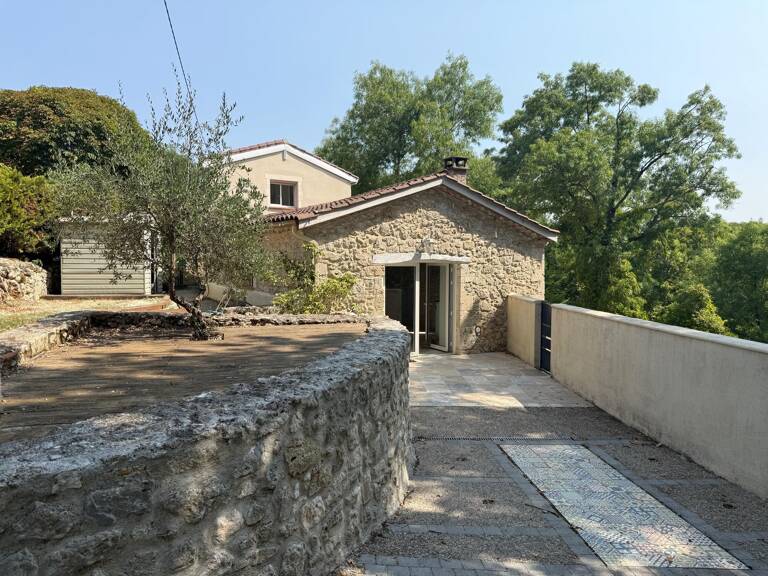 Maison en pierre rénovée — photo 1
