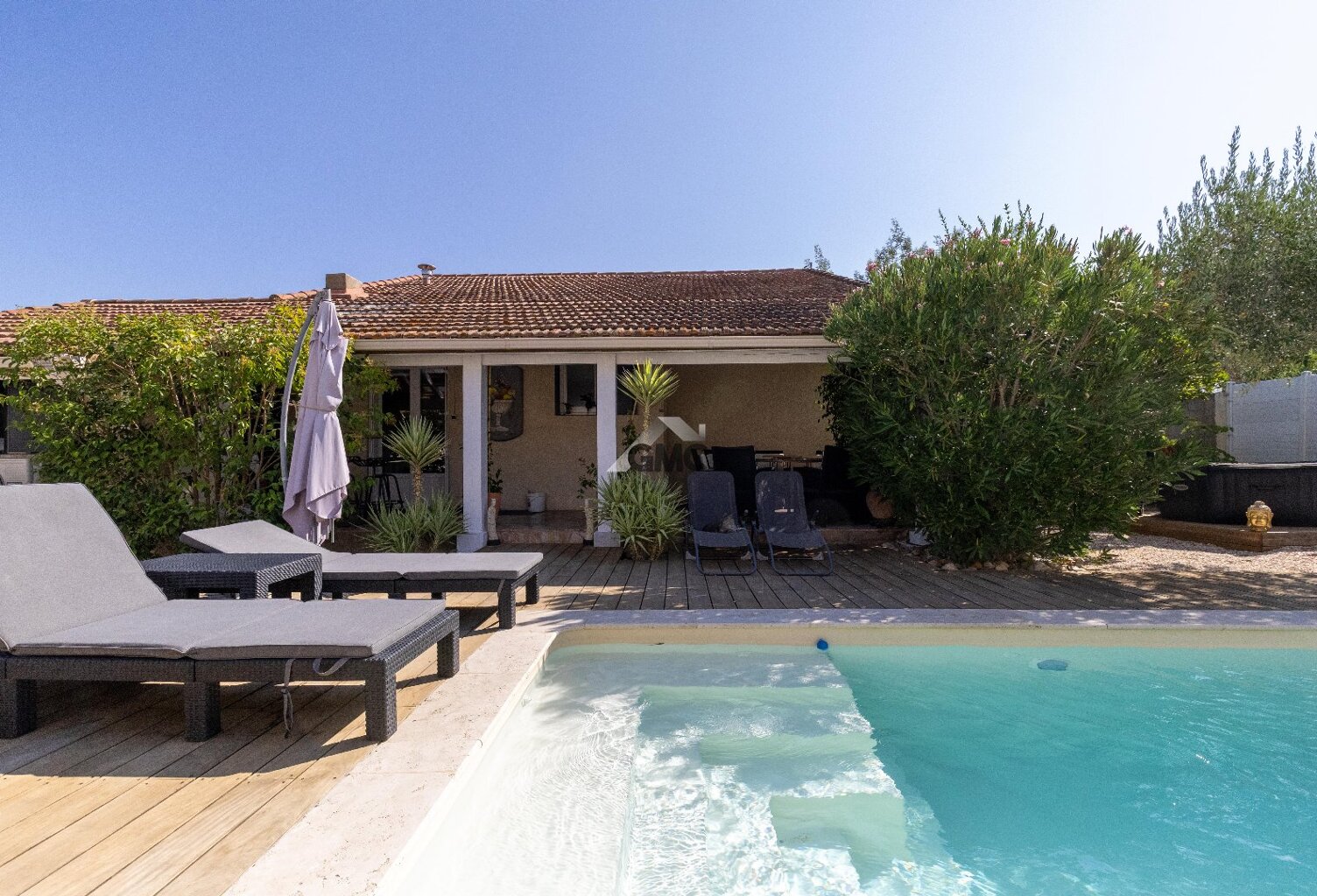 Villa — photo 1