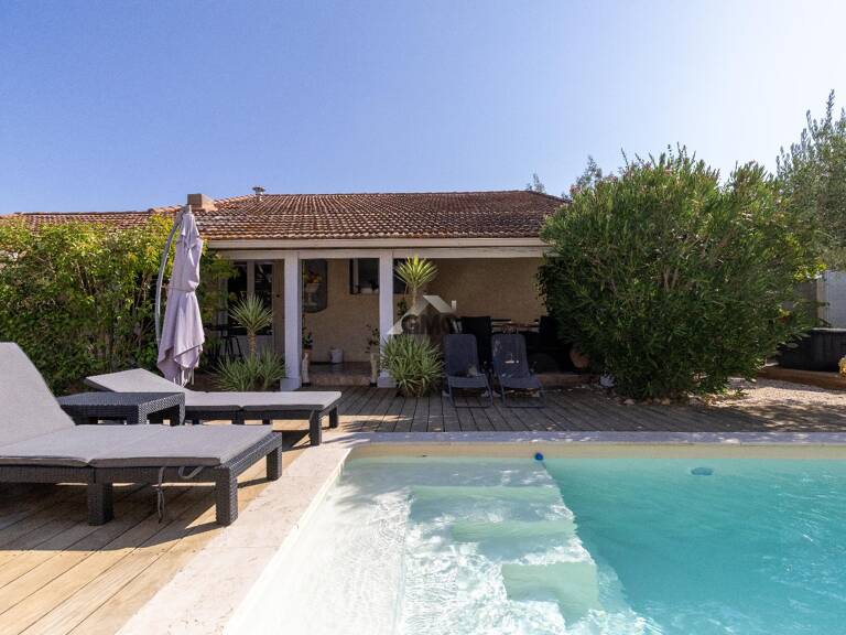 Villa — photo 1