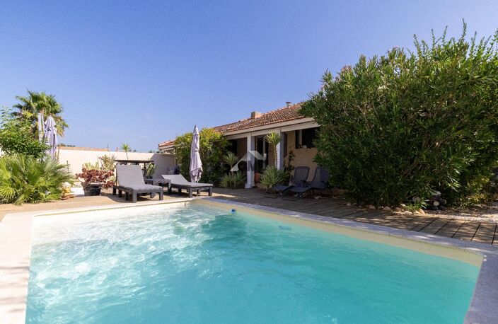 Villa — photo 2