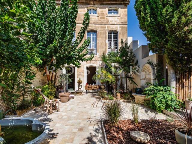 Élégante maison bourgeoise du XVIIᵉ entièrement rénovée avec bas — photo du bien