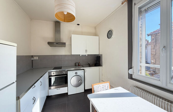 STUDIO MEUBLE - 29 M² - SECTEUR SAINT REMI — photo 2
