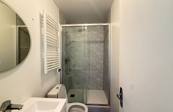 STUDIO MEUBLE - 29 M² - SECTEUR SAINT REMI — photo 3