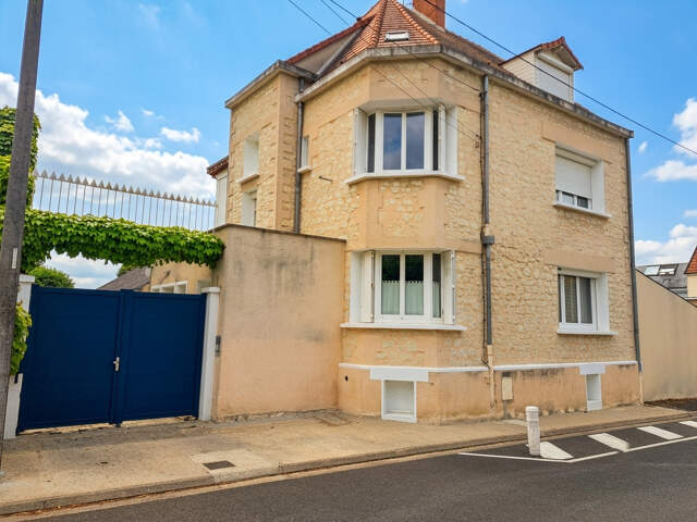 MAISON SPACIEUSE AVEC PISCINE — photo du bien