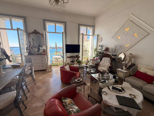 Appartement de caractère proche centre ville vue dégagée  sur quai à Sète 6 pièces 227 m2 — photo du bien