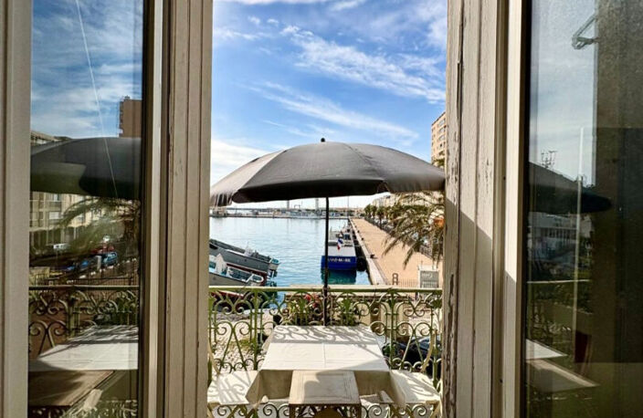 Appartement de caractère proche centre ville vue dégagée  sur quai à Sète 6 pièces 227 m2 — photo 2