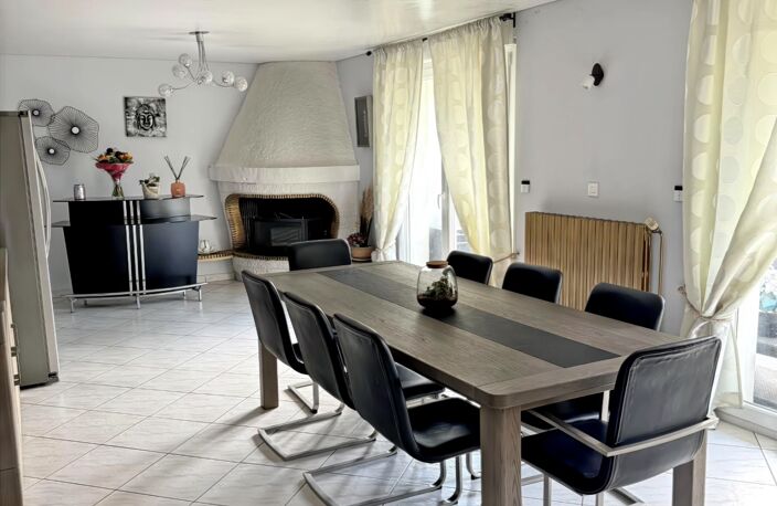 Vente Maison/villa 8 pièces — photo 2
