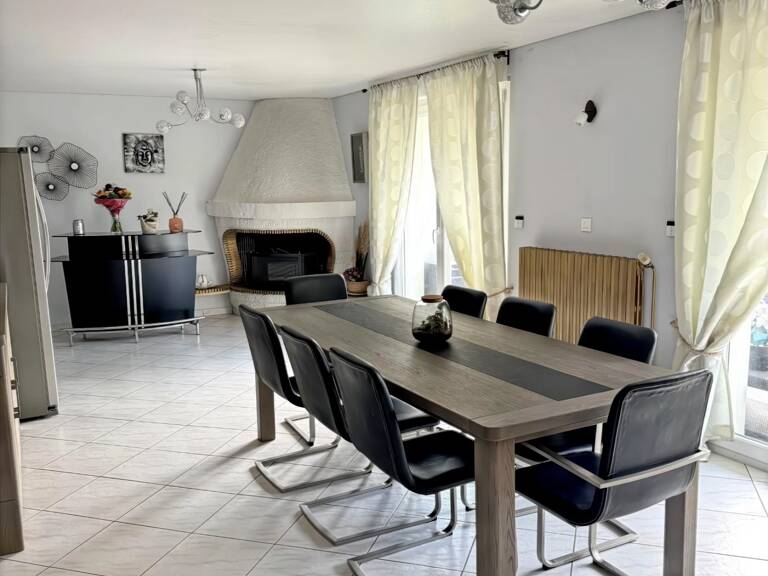 Vente Maison/villa 8 pièces — photo 1