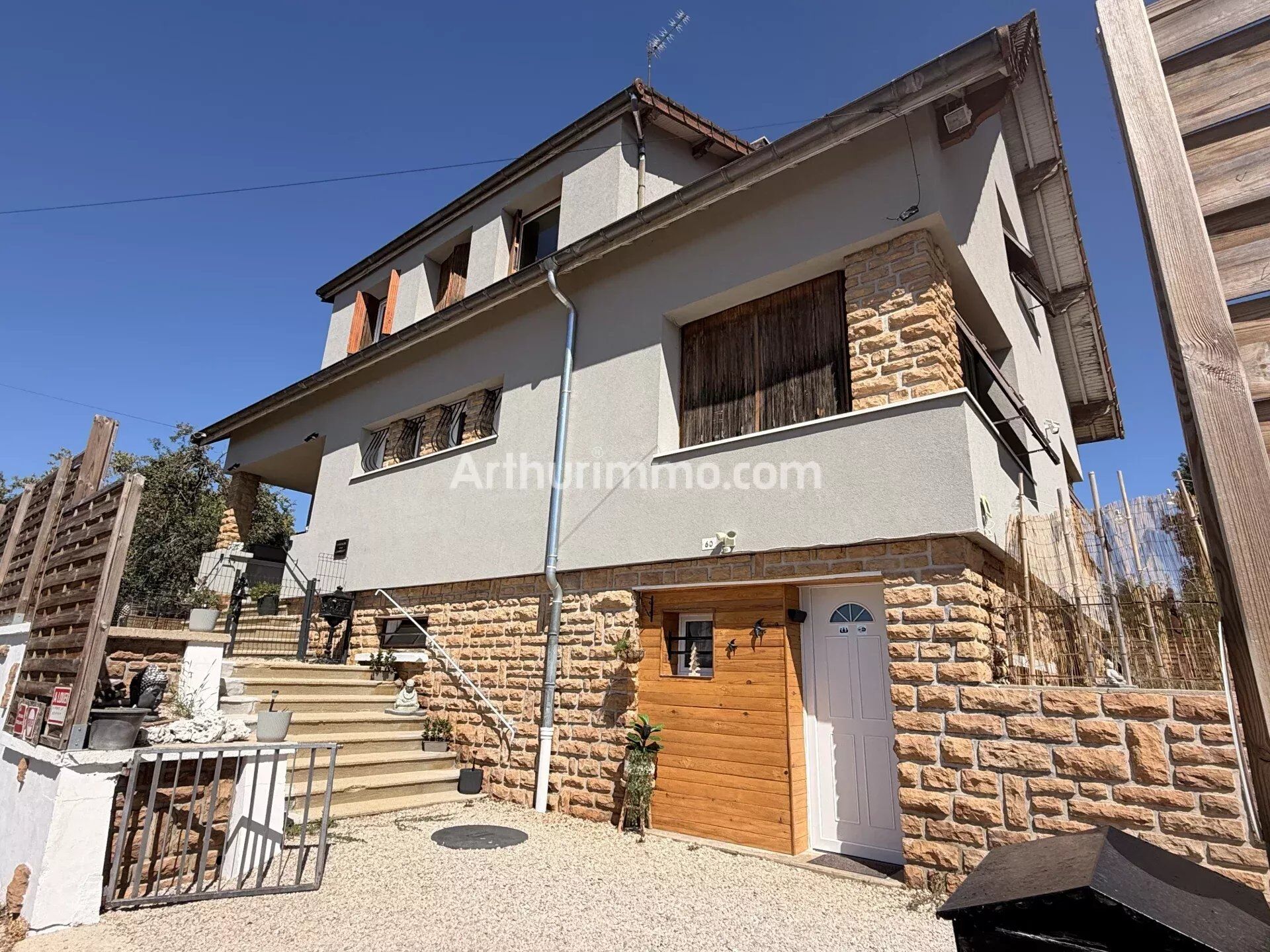 Maison 7 pièces 189 m² · à Cousance · 189 m² · 270 000 €