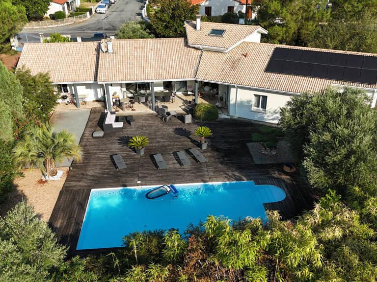 Maison contemporaine de plain pied avec piscine — photo 1