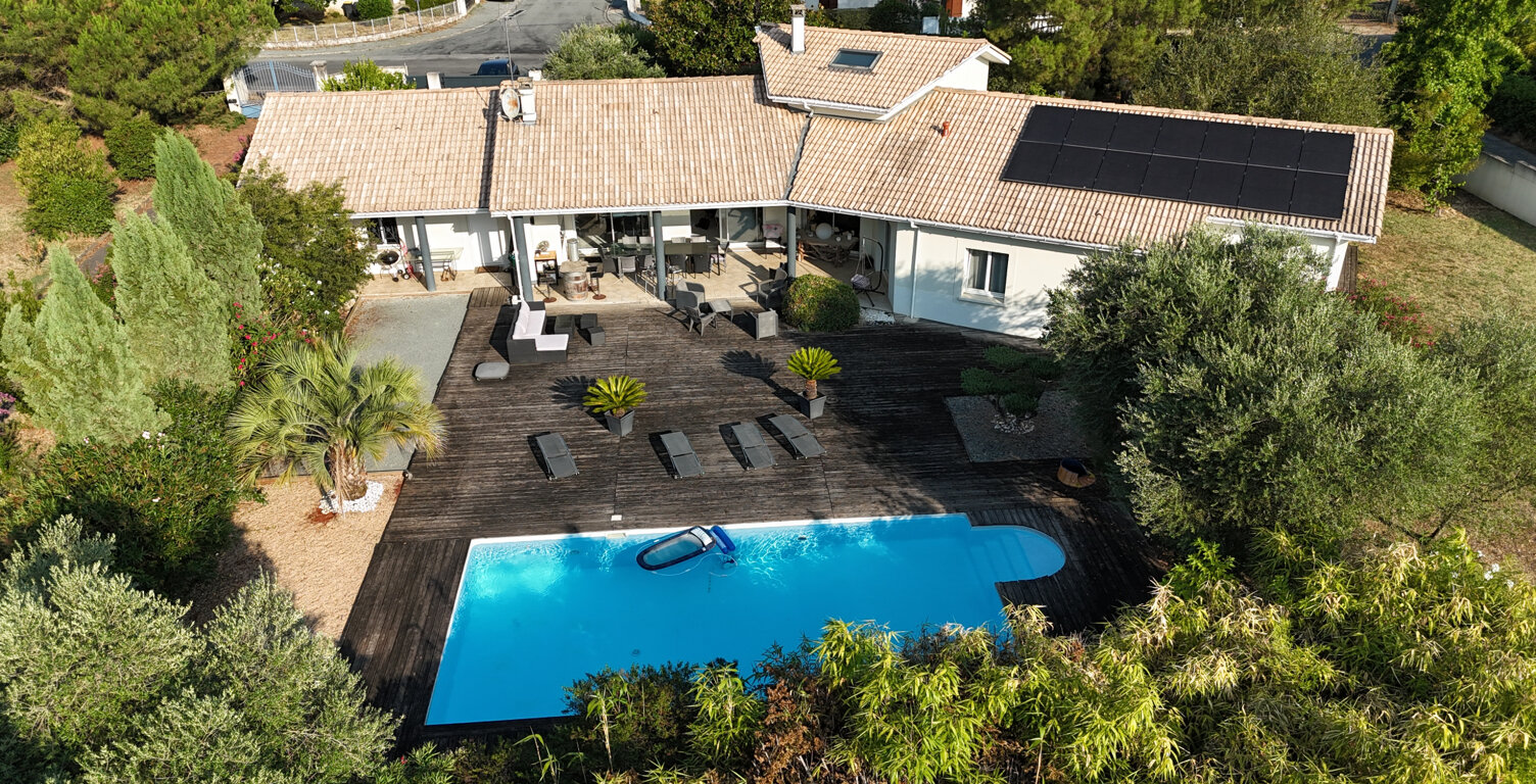 Maison contemporaine de plain pied avec piscine — photo 1