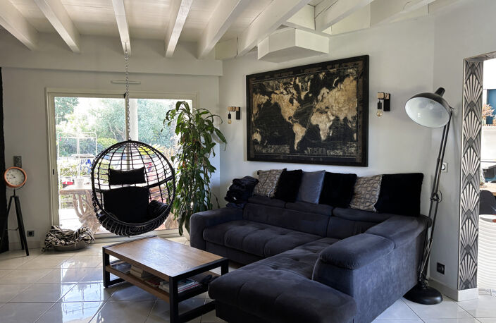 Maison contemporaine de plain pied avec piscine — photo 2