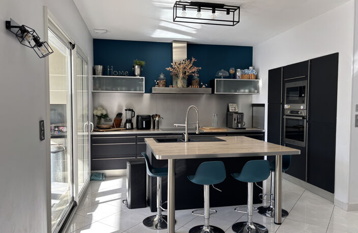Maison contemporaine de plain pied avec piscine — photo 4