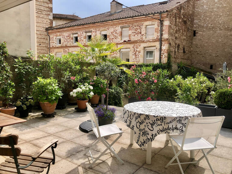 AGEN CENTRE - DEUX APPARTEMENTS DE STANDING DONT UN AVEC TERRASSE - GARAGE ET ASCENSEUR — photo 1