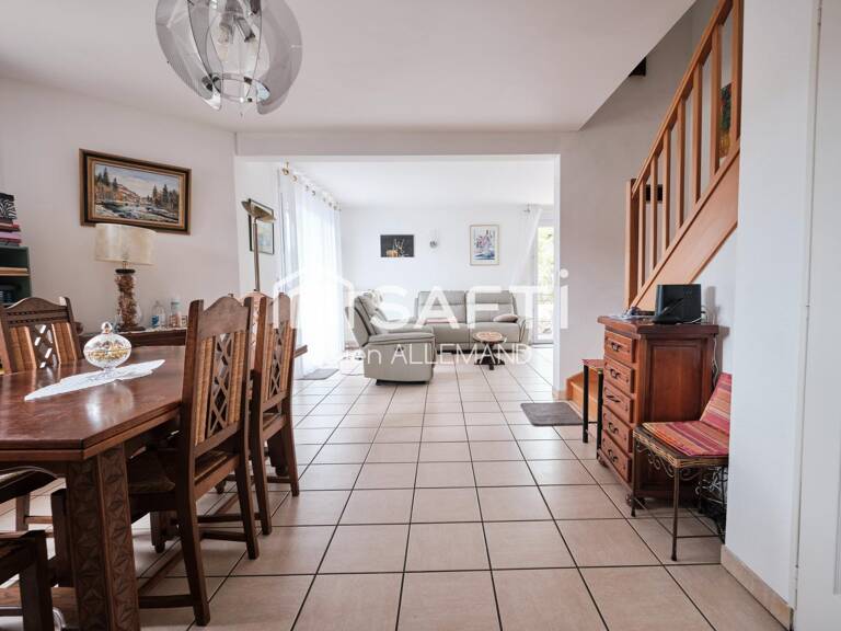 Maison contemporaine dans quartier résidentiel ! — photo 1