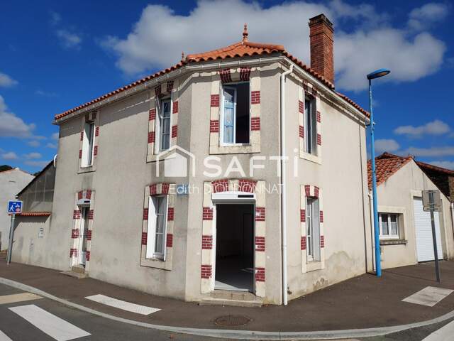 Maison de bourg, volumes et potentiel — photo du bien