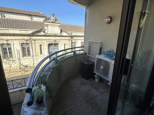 Marmande coeur de ville à louer appartement T2 meublé, climatisé avec terrasse, acsenseur et parking — photo du bien