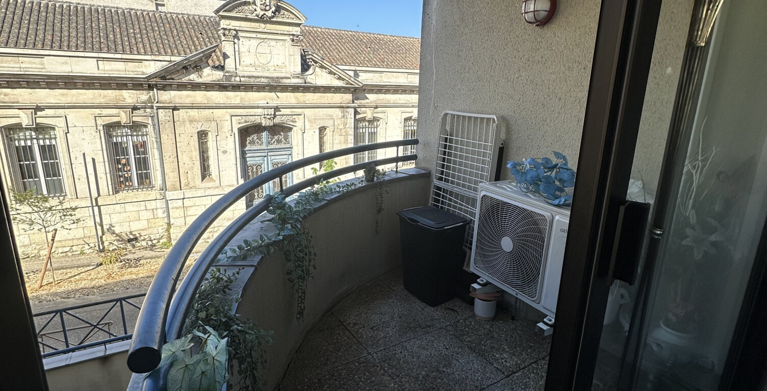 Marmande coeur de ville à louer appartement T2 meublé, climatisé avec terrasse, acsenseur et parking — photo 1