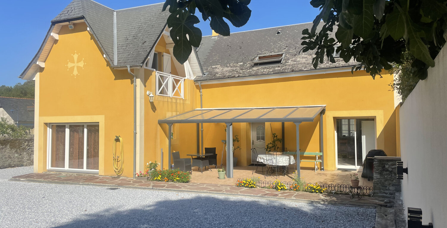 MAISON DE CARACTÈRE FAMILIALE PROCHE DE LOURDES — photo 1