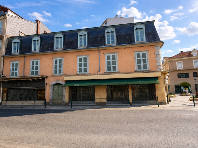EMPLACEMENT EXCEPTIONNEL POUR CET IMMEUBLE — photo du bien