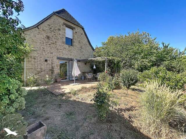 Maison en pierre de 8 pièces principales — photo du bien