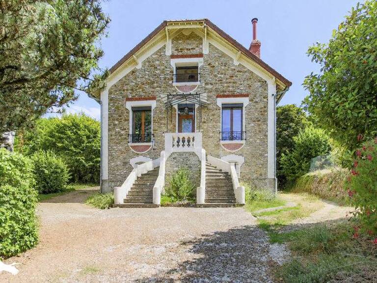 Maison en pierre de 7 pièces principales — photo 1